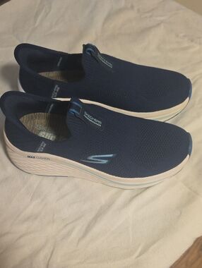 Skechers Slip-On Max Cushion Walking Sneakers in Navy and Light Blue
